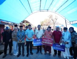 Gubernur Sulbar Serahkan Bantuan Rp600 Juta untuk Korban Kebakaran di Polman