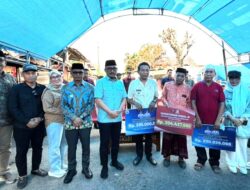 Darmawati Dampingi Gubernur Sulbar Serahkan Bantuan untuk Korban Kebakaran di Galung Tulu