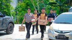 Semarak HUT Humas Polri ke-75, Bid Humas Polda Sulbar Salurkan Bantuan ke Rumah Tahfiz Qur’an Manakarra