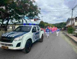Jaga Kelancaran Arus lalu Lintas, Polres Majene Kawal Arak-Arakan Dies Natalis XXI STIKES Bina Bangsa Majene