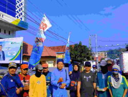 IJS Majene Gelar Jumat Berkah, Bagikan Puluhan Paket Nasi untuk Tukang Becak dan Ojek