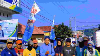 IJS Majene Gelar Jumat Berkah, Bagikan Puluhan Paket Nasi untuk Tukang Becak dan Ojek