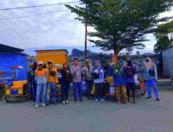 IJS Majene Gelar Jumat Berkah, Bagikan Puluhan Nasi Bungkus kepada Tukang Becak, mobil angkutan umum dan Ojek