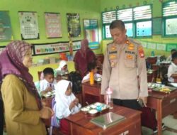 Kapolsek Sendana Kawal Penyaluran Makanan Bergizi Gratis di SPPG Majene Sendana Limbua