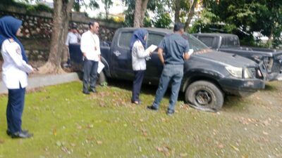 Pastikan Proses Penjualan Aset Transparan, PUPR Sulbar Lakukan Pengecekan Kendaraan Bersama Tim Terkait