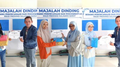 Tingkatkan Motivasi Kerja, RSUD Sulbar Beri Penghargaan Bagi SDM Subbidang Pengembangan Data dan Informasi