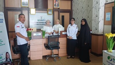 Kepala DPMPTSP Sulbar Pantau Langsung Pelayanan Publik dan Berikan Arahan kepada Pegawai