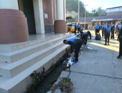 Gotong Royong Jaga Kebersihan, Personel Polres Majene Bersihkan Mako dan Asrama, Wakapolres: Lingkungan Bersih Dukung Kinerja Optimal