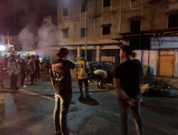 Mobil Datsun Go Terbakar di Jalan Gatot Subroto Mamuju, URC Polresta Mamuju Bergerak Cepat