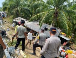Polisi dan Warga Sigap Evakuasi Korban Bus Terperosok di Karossa, 2 Orang Tewas dan 10 Luka