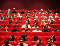 Nobar Film Autopsy Dead Body Can Talk, Kapolda Sulbar Bersama Warga Mamuju, Belajar Mengungkap Kebenaran dari Bukti yang Tak Bersuara