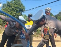 Krisis Air di Saluleang Mamuju, Polantas Polda Sulbar Salurkan 10.000 Liter Air Bersih Sebagai Makna Pengabdian HUT Lantas ke-71