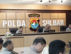 Komitmen Transparansi, Kapolda Sulbar Beserta PJU Ikuti Penyerahan LHP Keuangan dan Grand Entry Meeting Audit Semester II 2026