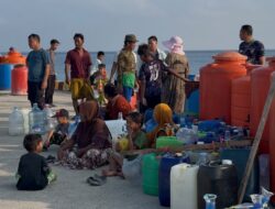 Kapolda Sulbar Kirim 30 Ton Air Bersih, Warga Pulau Ambo Ucap Rasa Syukur dan Terimakasih