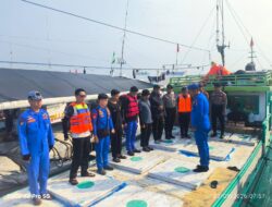 Kapolda Sulbar Salurkan 30 Ton Air Bersih untuk Warga Pulau Ambo dan Pulau Papotongan