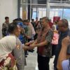Disambut Kain Sikomandi, Irjen Pol Totok Suharyanto Awali Pengabdian sebagai Kapolda Sulbar
